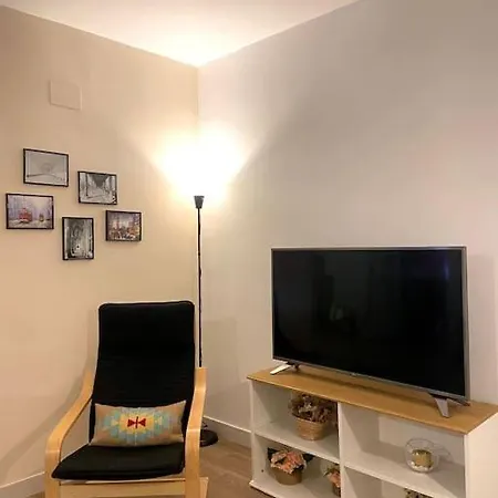 Vivienda Entre Patios E Iglesias De 아파트 *