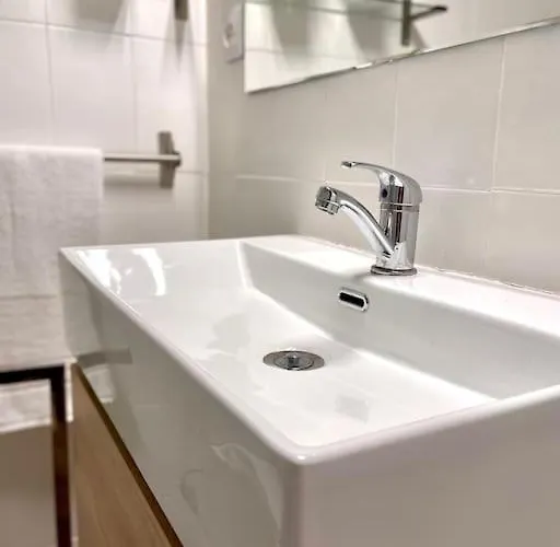 Vivienda Entre Patios E Iglesias De *