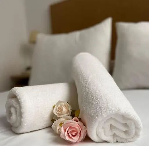 Vivienda Entre Patios E Iglesias De Apartment