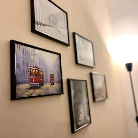 Vivienda Entre Patios E Iglesias De